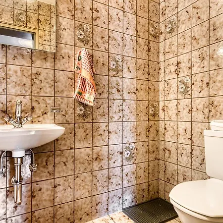 Maeser Apartman *